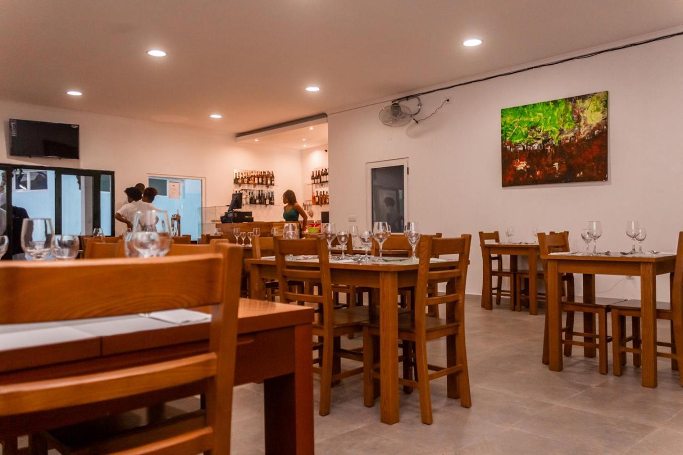 סאו טומה Hotel Vitoria מראה חיצוני תמונה