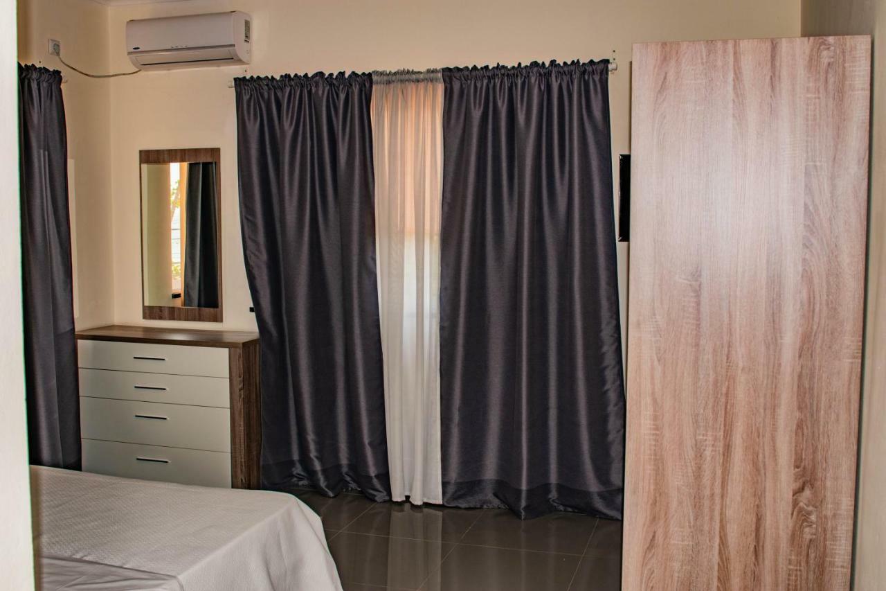 סאו טומה Hotel Vitoria מראה חיצוני תמונה