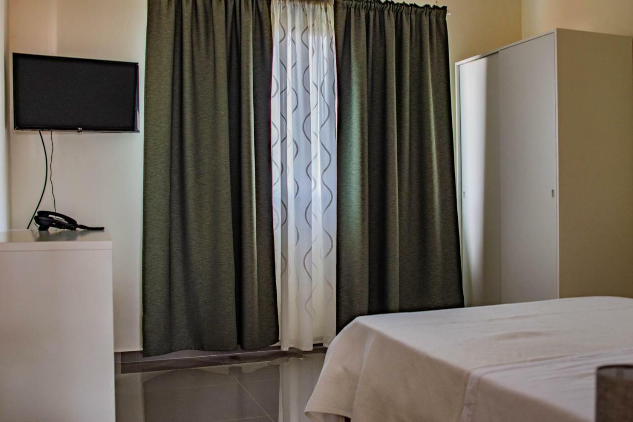 סאו טומה Hotel Vitoria מראה חיצוני תמונה
