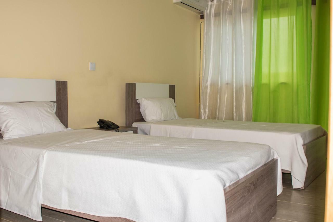 סאו טומה Hotel Vitoria מראה חיצוני תמונה