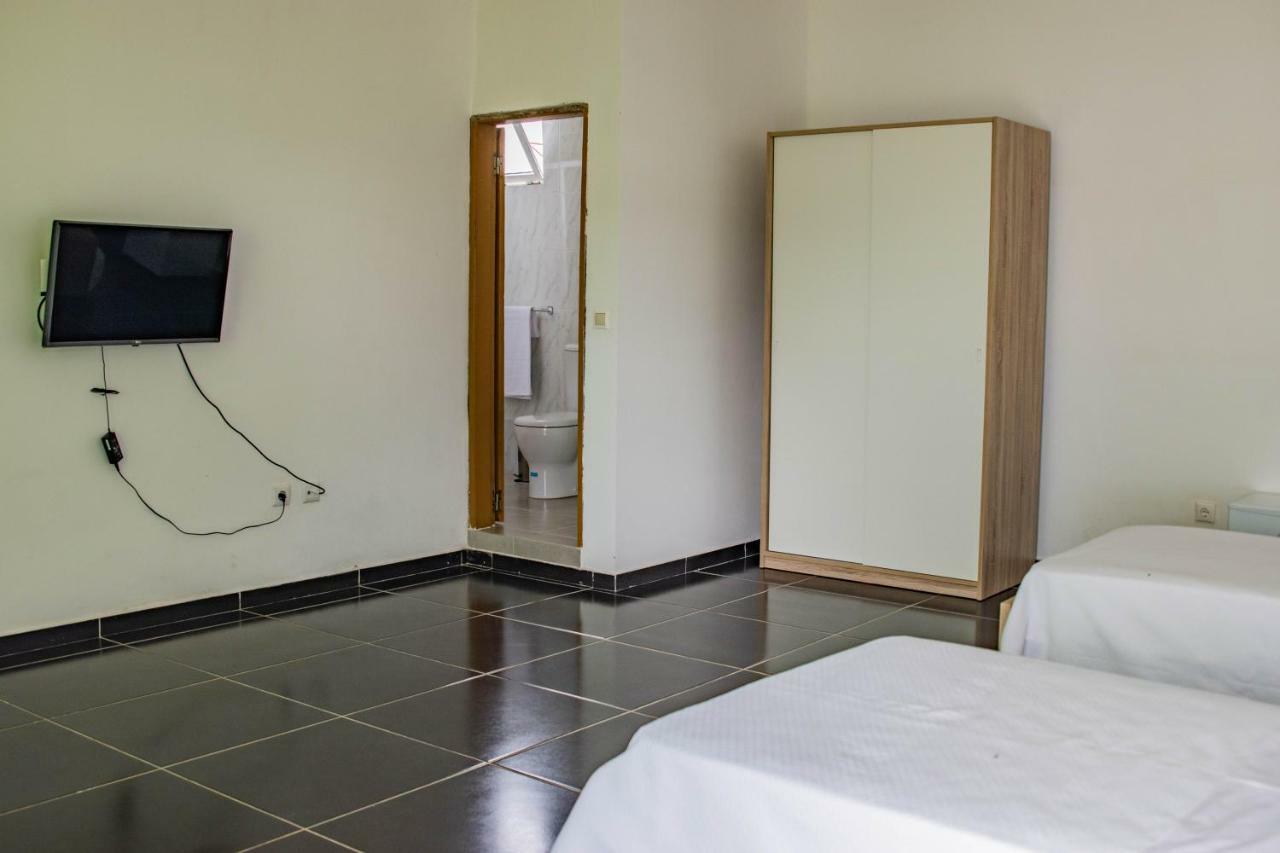 סאו טומה Hotel Vitoria מראה חיצוני תמונה