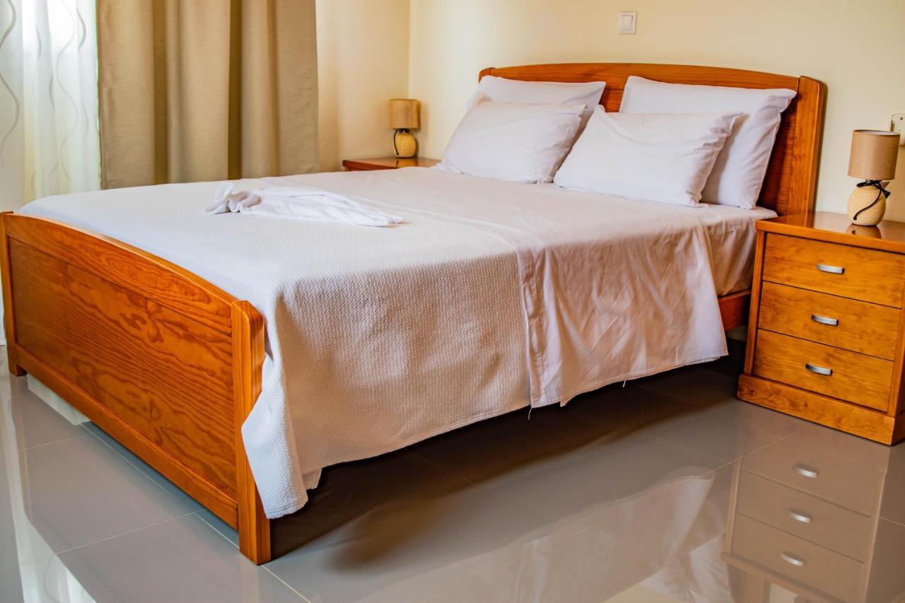 סאו טומה Hotel Vitoria מראה חיצוני תמונה